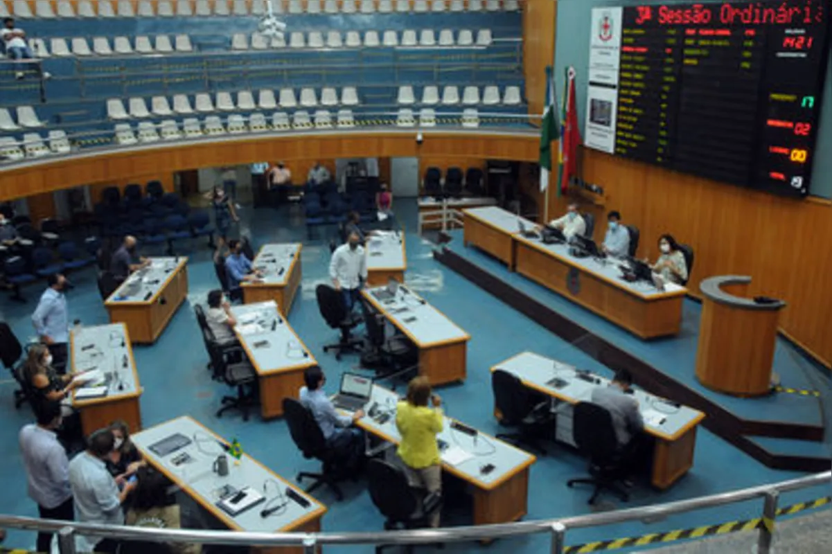 Os vereadores da Câmara Municipal de Londrina se reuniram na tarde desta terça-feira (8) para a 3ª sessão ordinária de 2022, com transmissão ao vivo pelas mídias sociais do Legislativo.