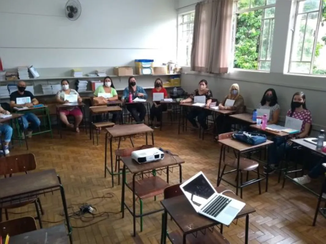 Professores de Rolândia estão recebendo capacitação