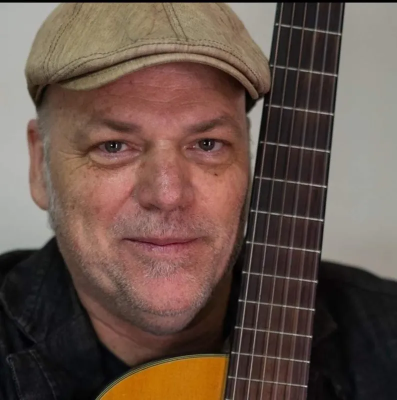 Imagem ilustrativa da imagem Cantor e guitarrista Vila Fabbri morre aos 59 anos