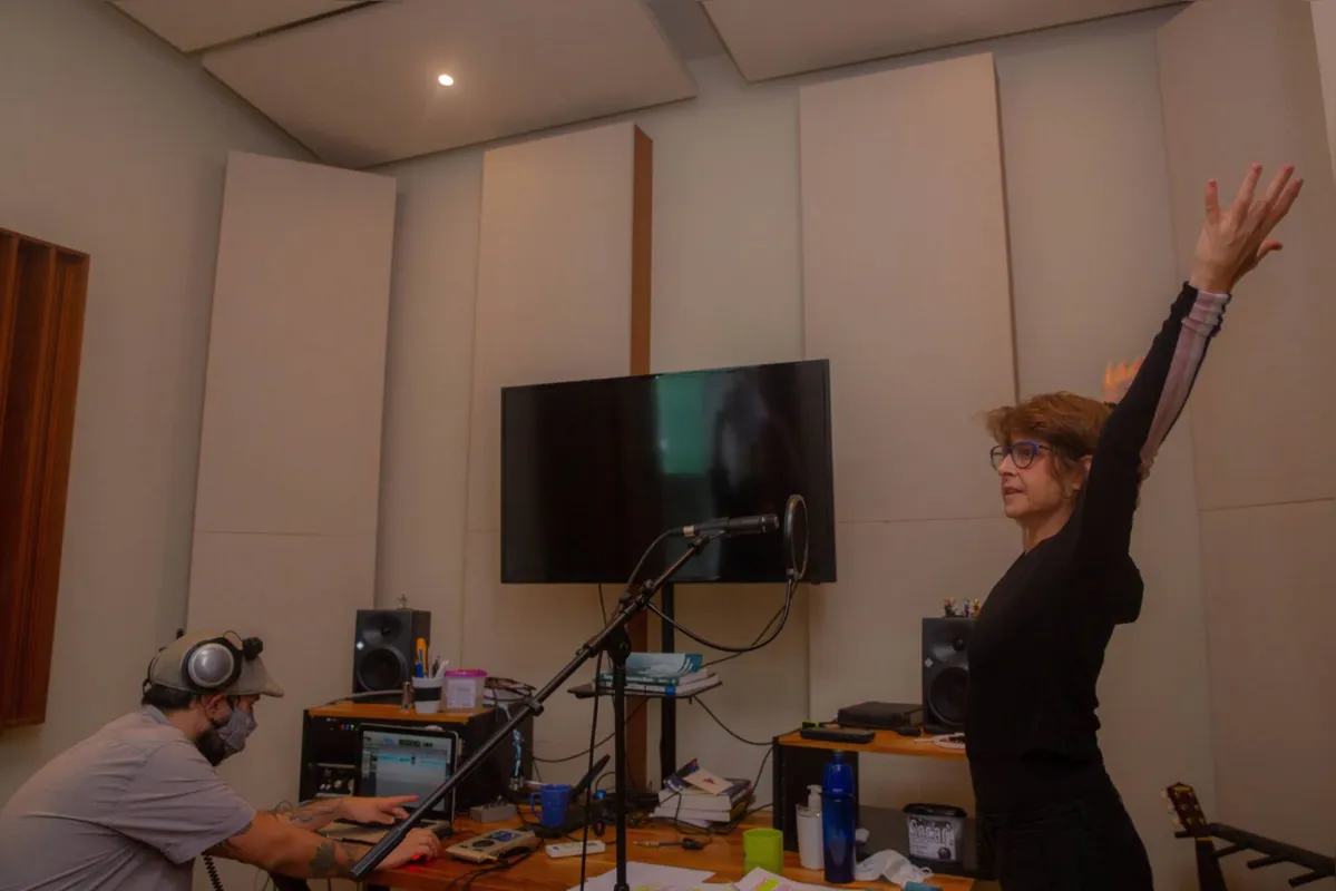 Drica Moraes estreia o podcast "Palavra Alada" para comemorar o centenário da Semana