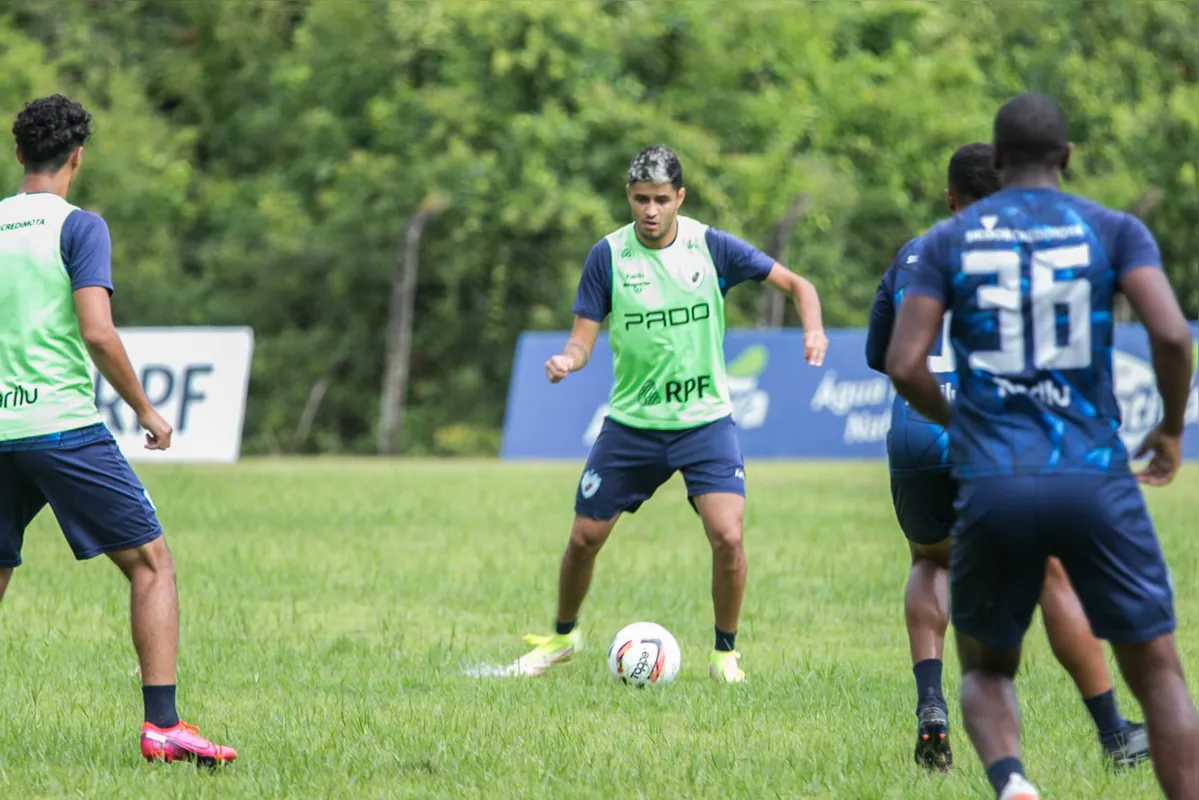 Com a contusão de Mossoró, Léo Artur ganhará nova chance para titular no meio-campo do Londrina