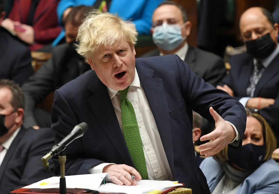 Boris Johnson enfrenta pressão por conta de festas realizadas em Downing Street durante o bloqueio imposto pelo governo em 2020 