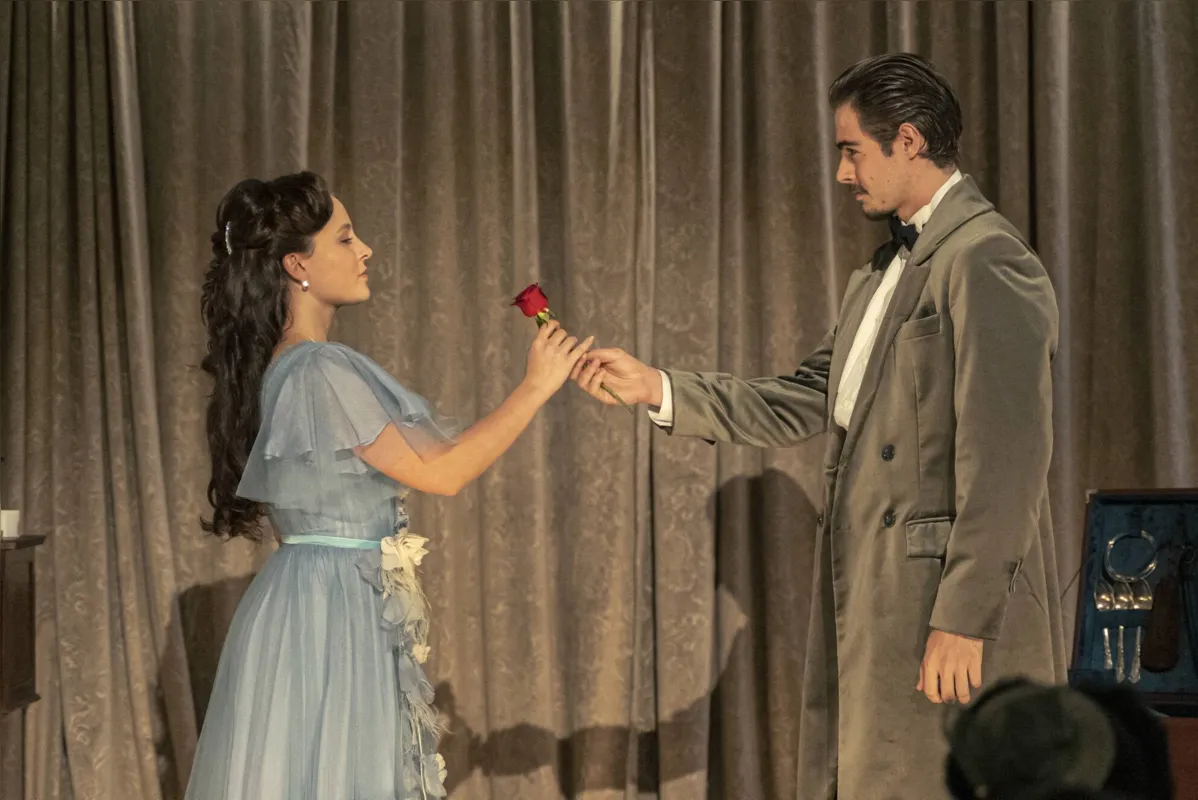 Davi e Elisa se encontram com a permissão de Augusta