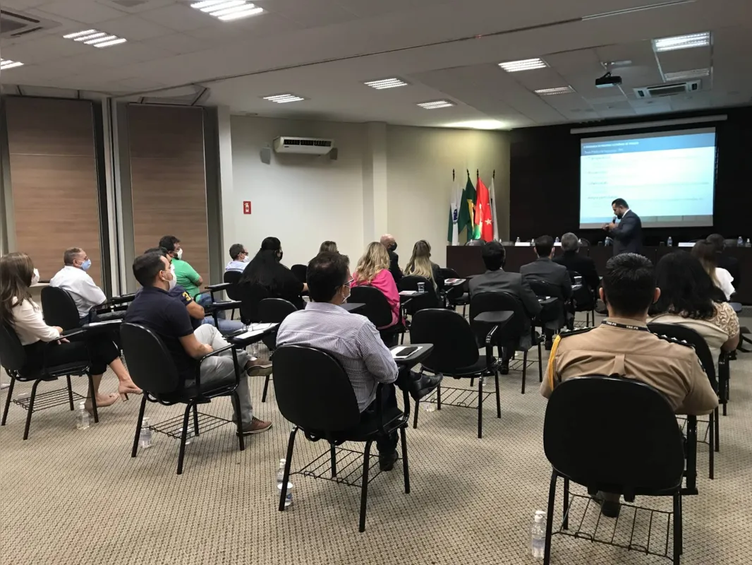 Imagem ilustrativa da imagem Em Londrina, presidente do TRE fala em promover o voto de jovens