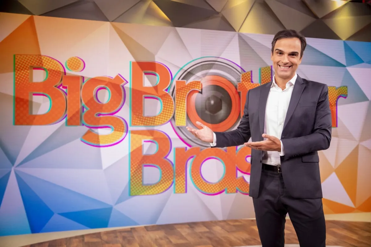 Tadeu Schmidt comanda o BBB22 que conta com celebridades como Jade Picon, Brunna Gonçalves e a cantora sertaneja paranaense Naiara Azevedo