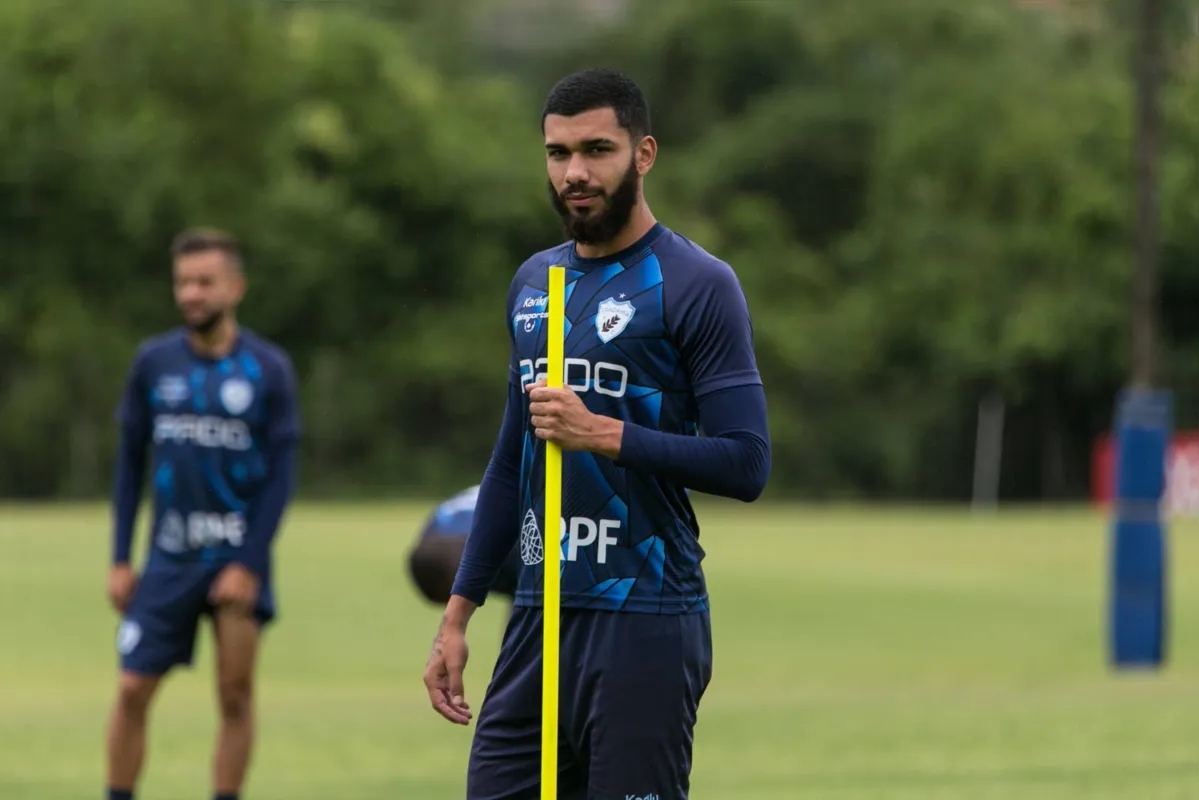 Formado na base do LEC, Zé Pedro será titular diante do Coxa, em razão da suspensão de Saimon