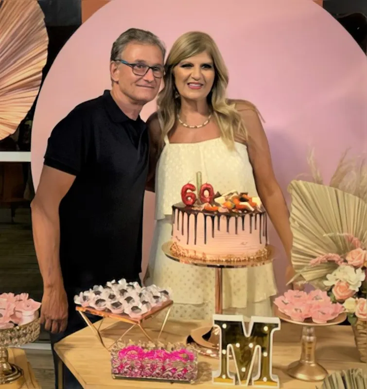 A aniversariante com o marido Adolfo Turquino 