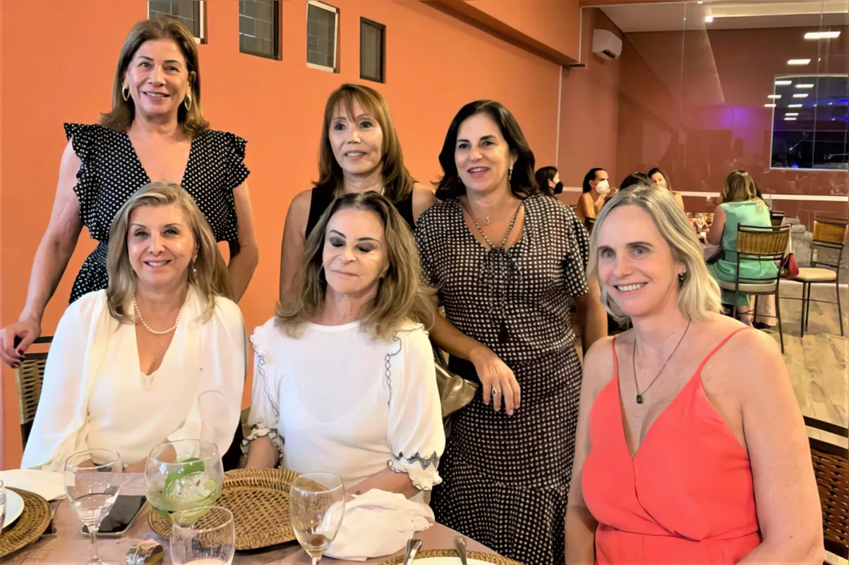 Tânia Carminatti,Maria Emília Gradia Skowronek e Lucila Paccola Fernandes (sentadas),  Miriam Abujamra Fillis, 

Satoe Fujii e Márcia Rocha (em pé) 

