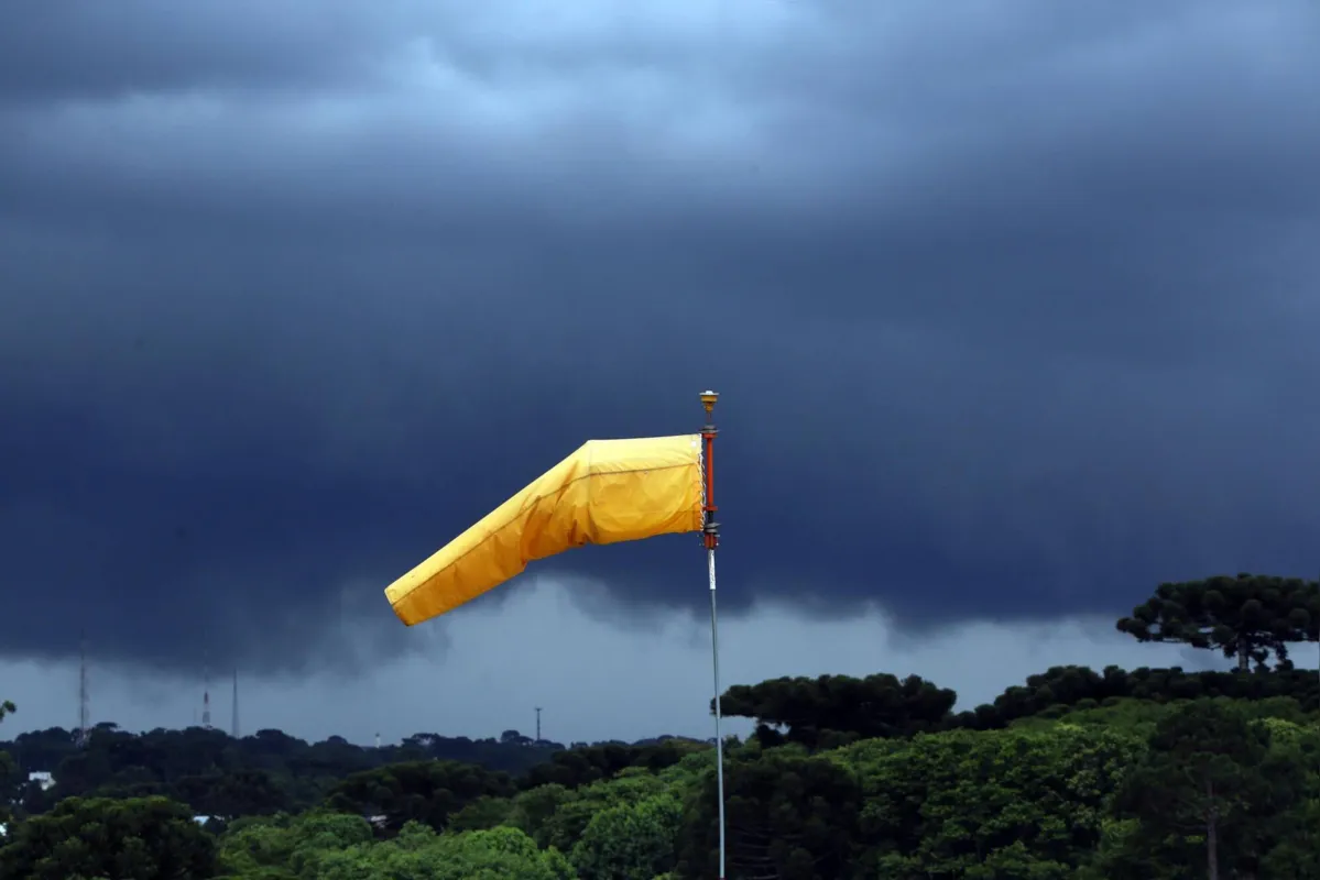 Imagem ilustrativa da imagem Fim de semana será de chuva em Londrina