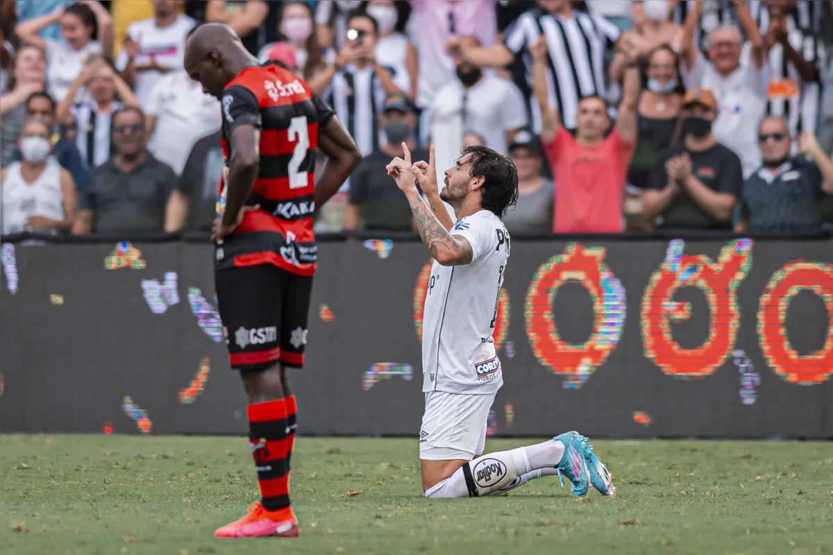 Ricardo Goulart comemora seu gol durante jogo entre Santos e Ituano