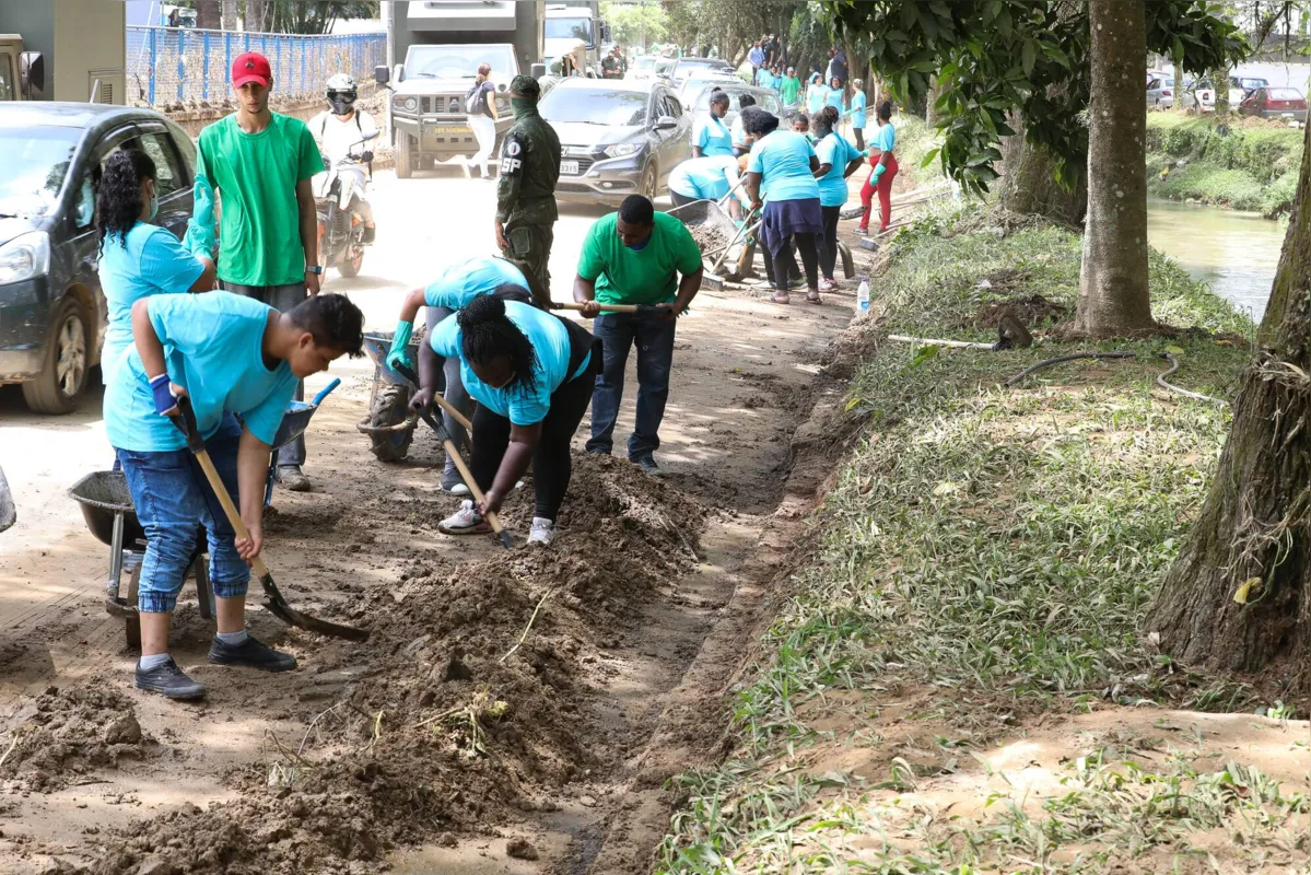 Imagem ilustrativa da imagem Governo deve liberar quase R$ 500 milhões para desastres após chuvas em Petrópolis