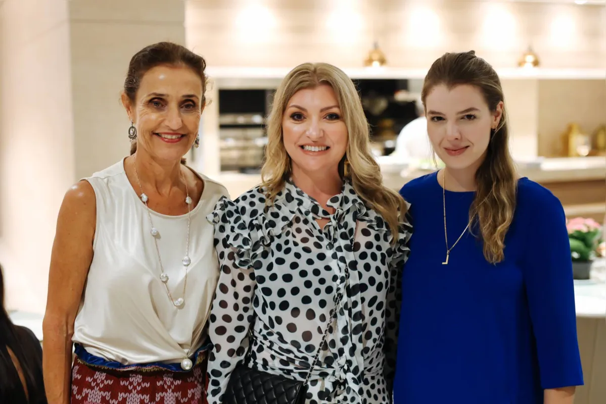 Carol Fonseca, Vivian Feijó e a deputada Luisa Canziani
