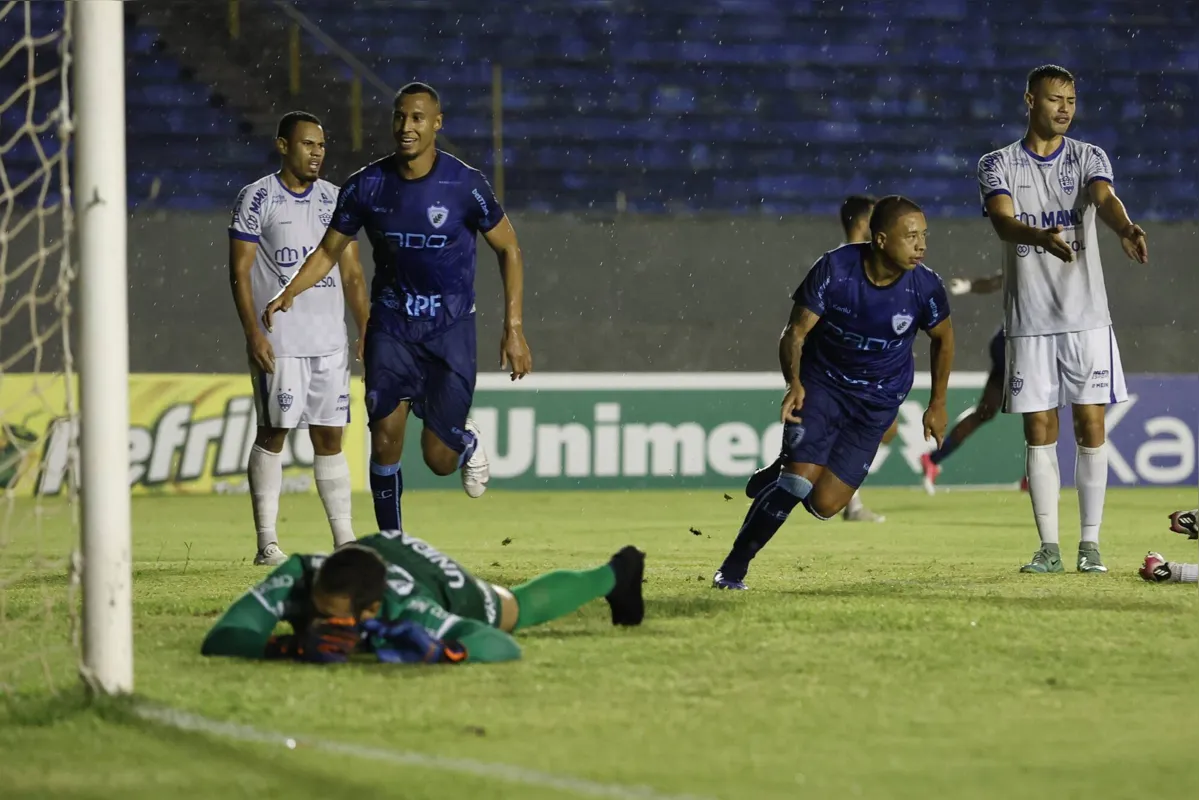 Imagem ilustrativa da imagem LEC volta a vencer após quatro jogos e ameniza pressão