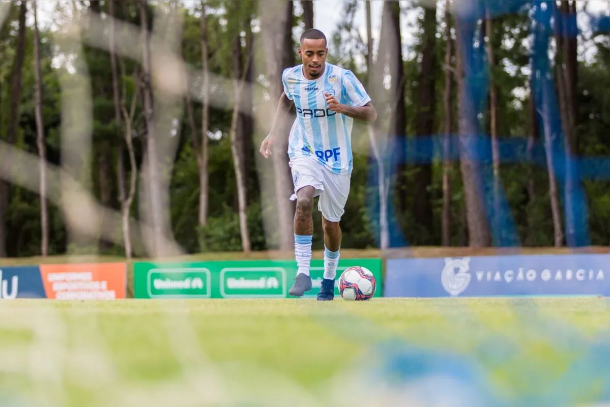 Mateusinho chega ao LEC após praticamente não jogar pelo Vitória na série B do ano passado 
