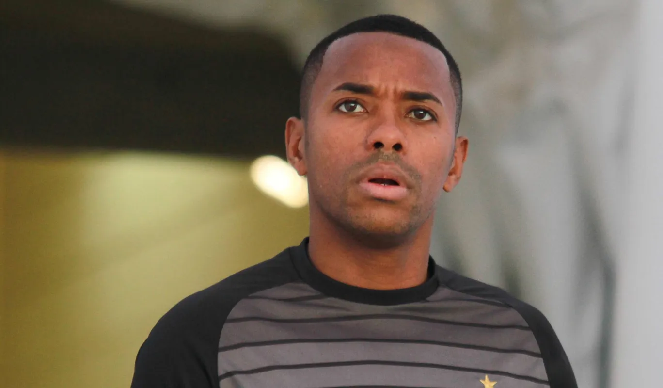***ARQUIVO 12.11.2017*** SALVADOR, BA - 12.11.2017: BAHIA X ATLÃ‰TICO MG - Robinho jogador do AtlÃ©tico MG no aquecimento do jogo  Bahia x AtlÃ©tico MG, realizado neste Quarta-Feira (08) partida valida pela 34Âª rodada do Campeonato Brasileiro 2017 realizado na Arena Fonte Nova em Salvador, BA. (Foto: Tiago Caldas /Fotoarena/Folhapress)