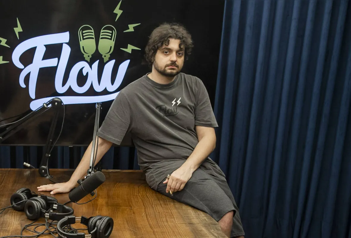 *RQUIVO* SÃƒO PAULO - SP - BRASIL - 05.11.2021 - PODCAST FLOW. Retrato de Monark (camiseta branca) e Igor 3k, criadores do podcast Flow. (Foto: Adriano Vizoni/Folhapress)