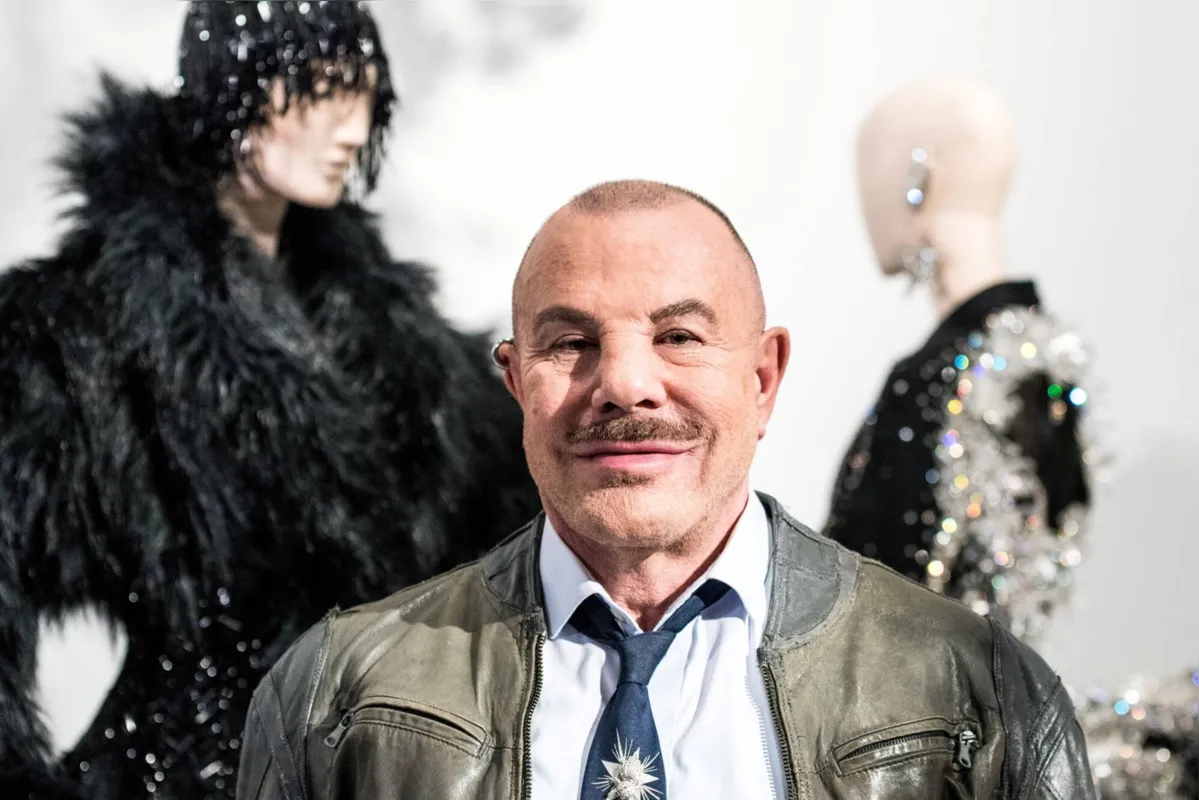 Thierry Mugler: o mais performático dos grandes estilistas empoderou mulheres tornando-as  mais sensuais e selvagens