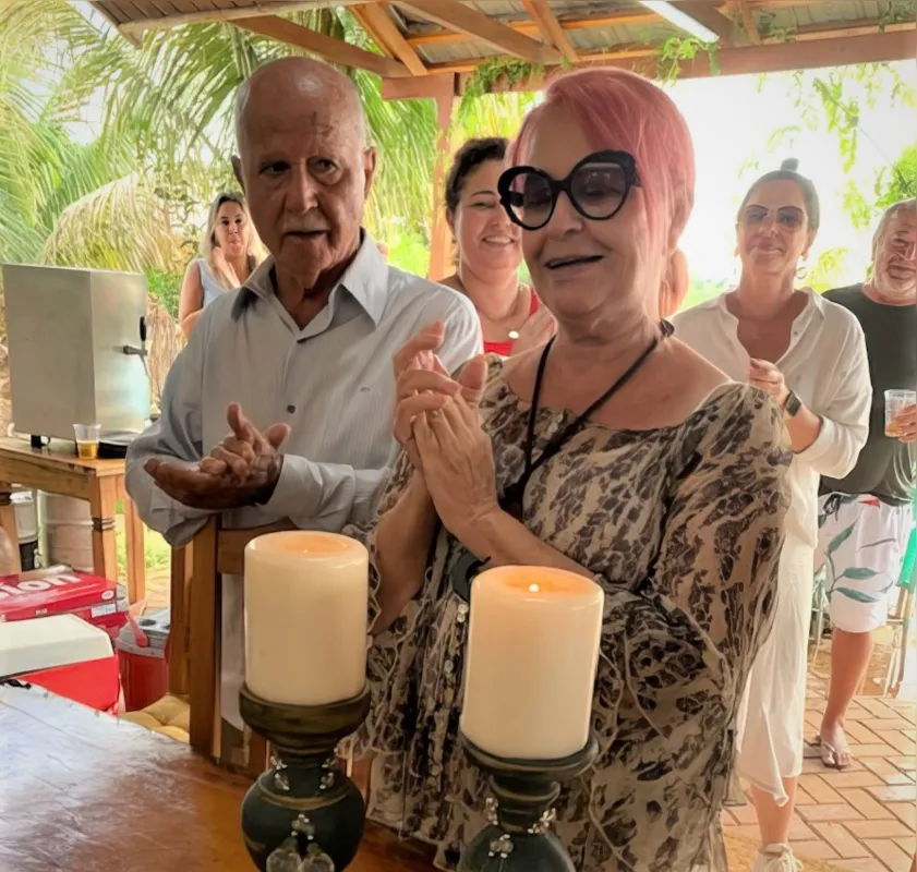Mário Montemor e a aniversariante Leila Thanes 