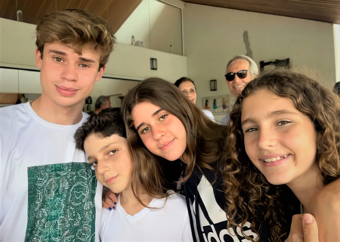 Os netos da aniversariante: Pedro Montemor, Rodrigo Montemor, Marina Montemor e Alice Thanes 

