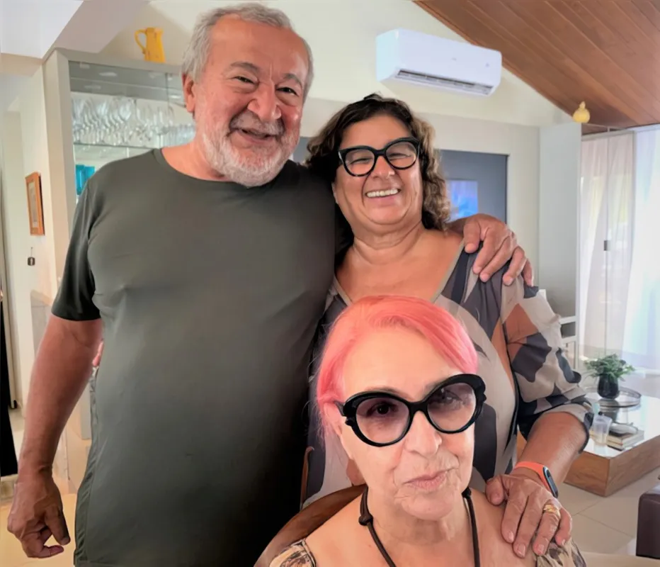 Os anfitriões Júlio e Lilian Bispo com Leila Thanes 