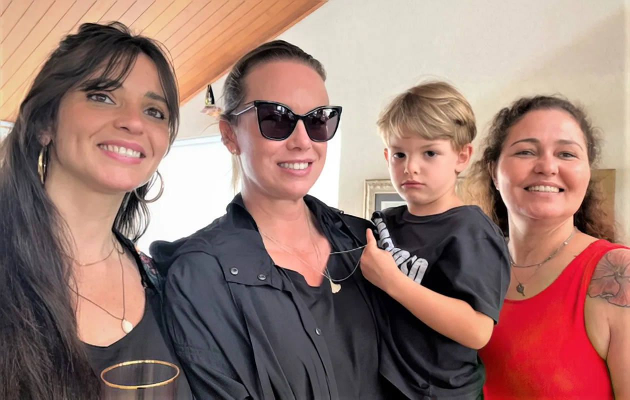
Nicole Thanes, Patrícia Thanes, João Thanes e Natacha Thanes  

