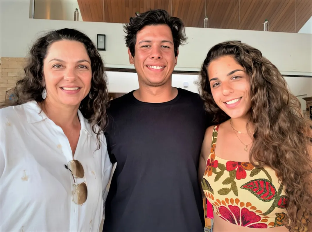 

Daniela Montemor com Guilherme Brizuela e Laura Montemor 

