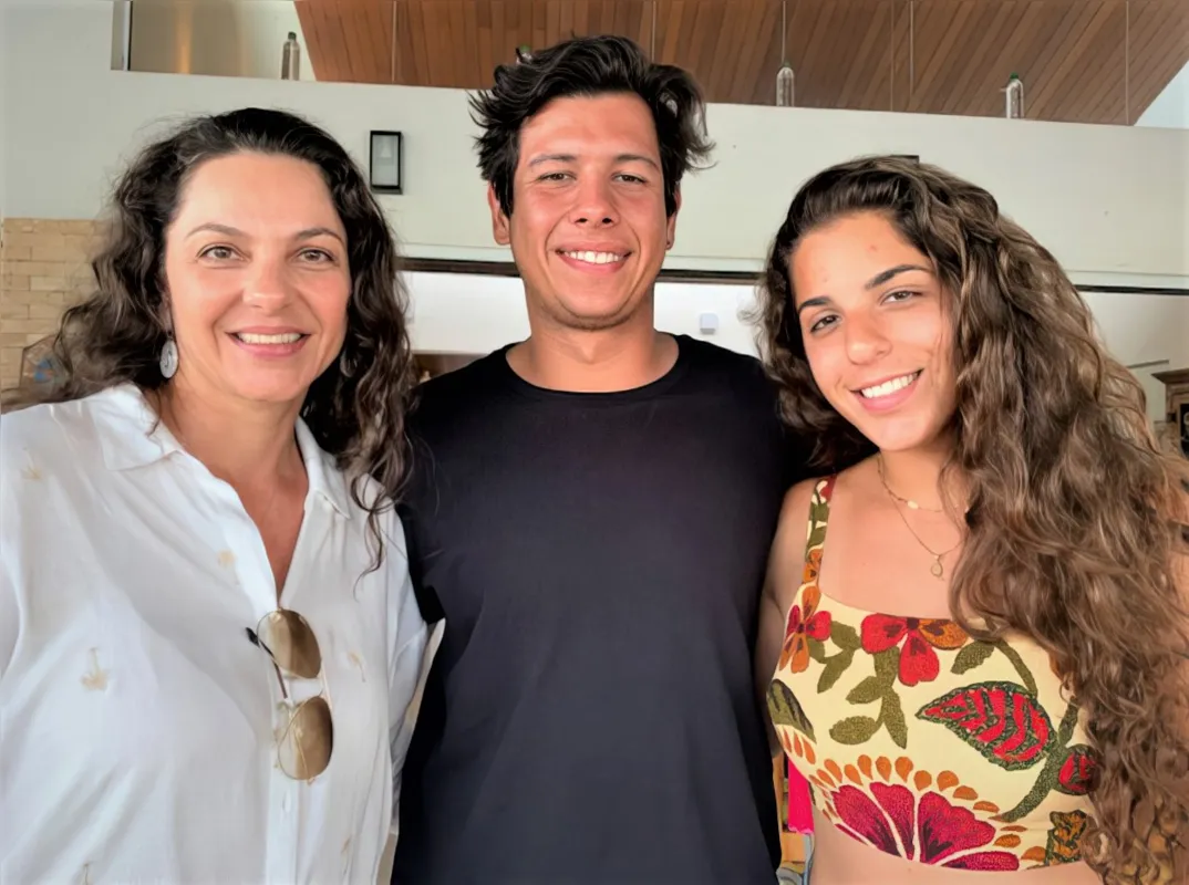 

Daniela Montemor com Guilherme Brizuela e Laura Montemor 

