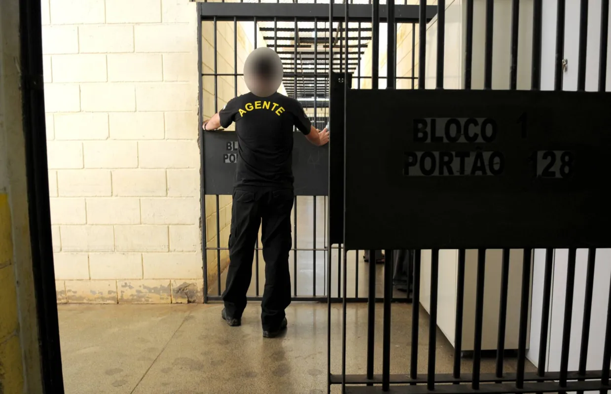 De acordo com o CNJ, as unidades 1 e 2 da PEL abrigam abrigam 2.710 detentos, mas juntas somam 1.996 vagas