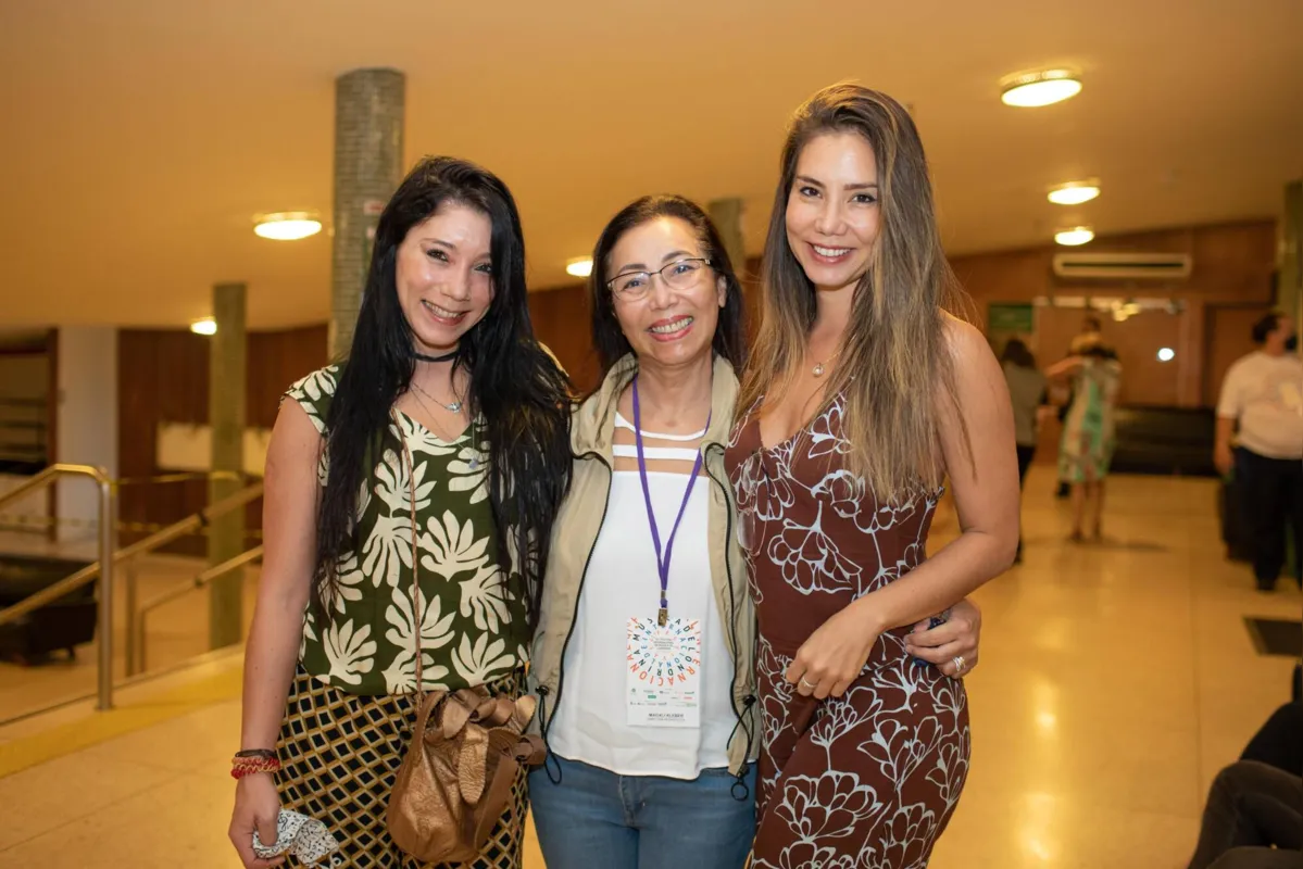 A diretora do FIML Magali Kleber e suas filhas Beatriz e Lígia 