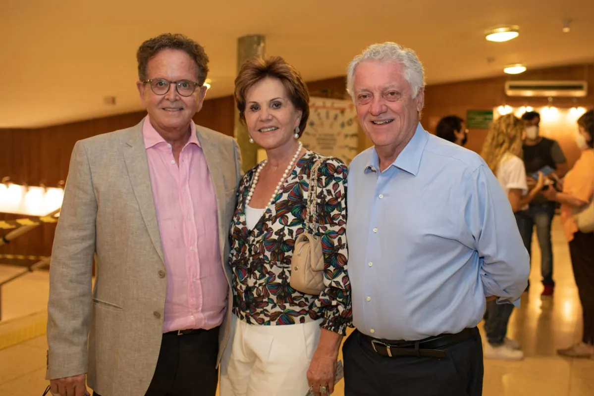 O diretor do Festival Marco Almeida com Cristina e Flávio Meneghetti 