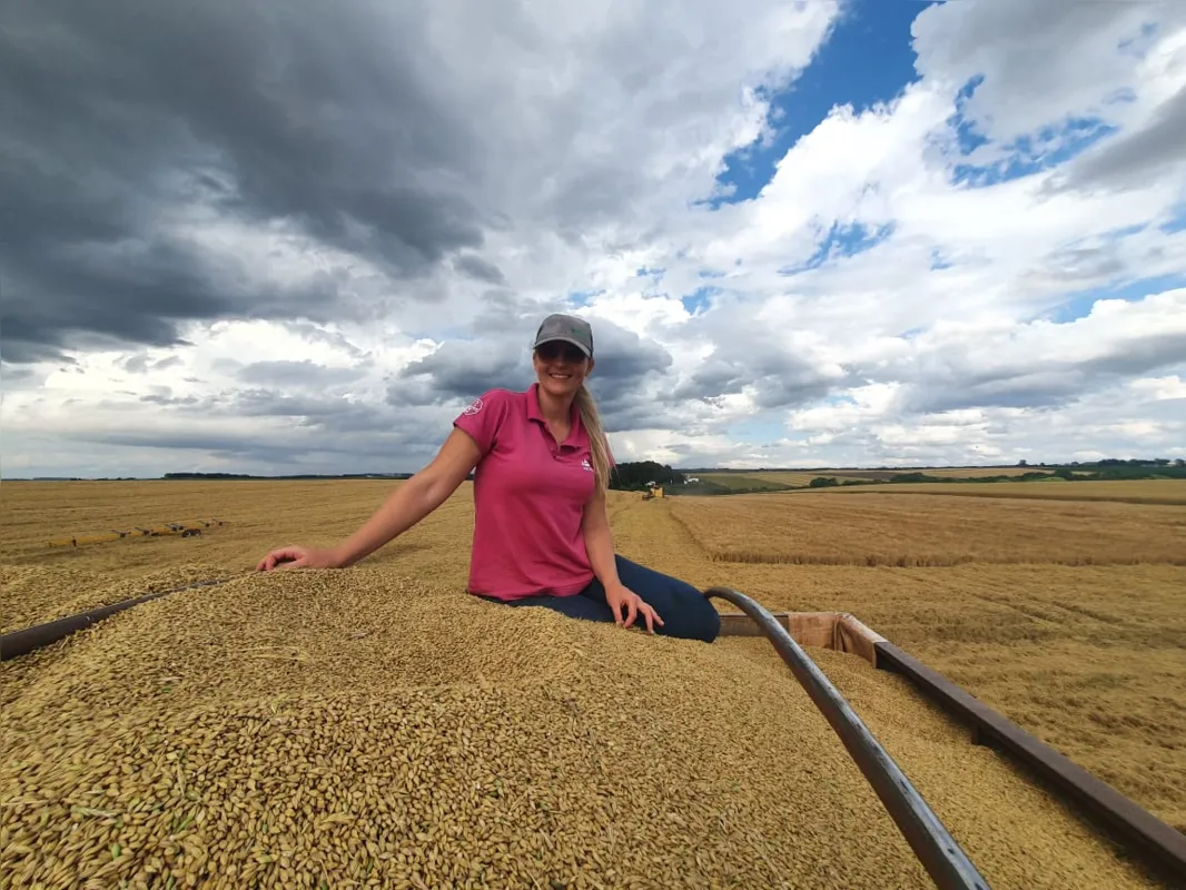 Paloma Detlinger trocou a carreira de química para trabalhar na fazenda da família, que produz cevada Entre Rios
