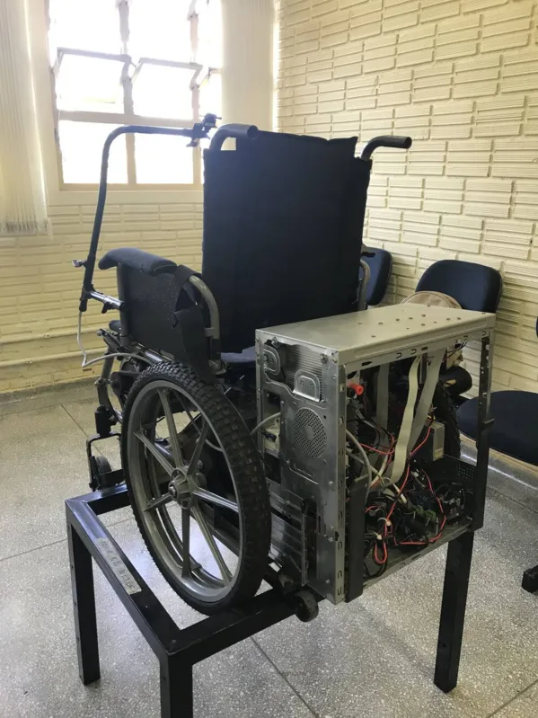 Imagem ilustrativa da imagem Pesquisadores da UEL inovam com tecnologia em cadeira de rodas