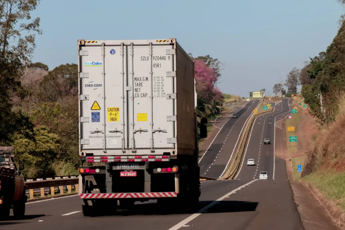 A BR 376 é uma das rodovias em que houve solicitação para que policiais civis compusessem uma força-tarefa para fiscalizar as rodovias. 