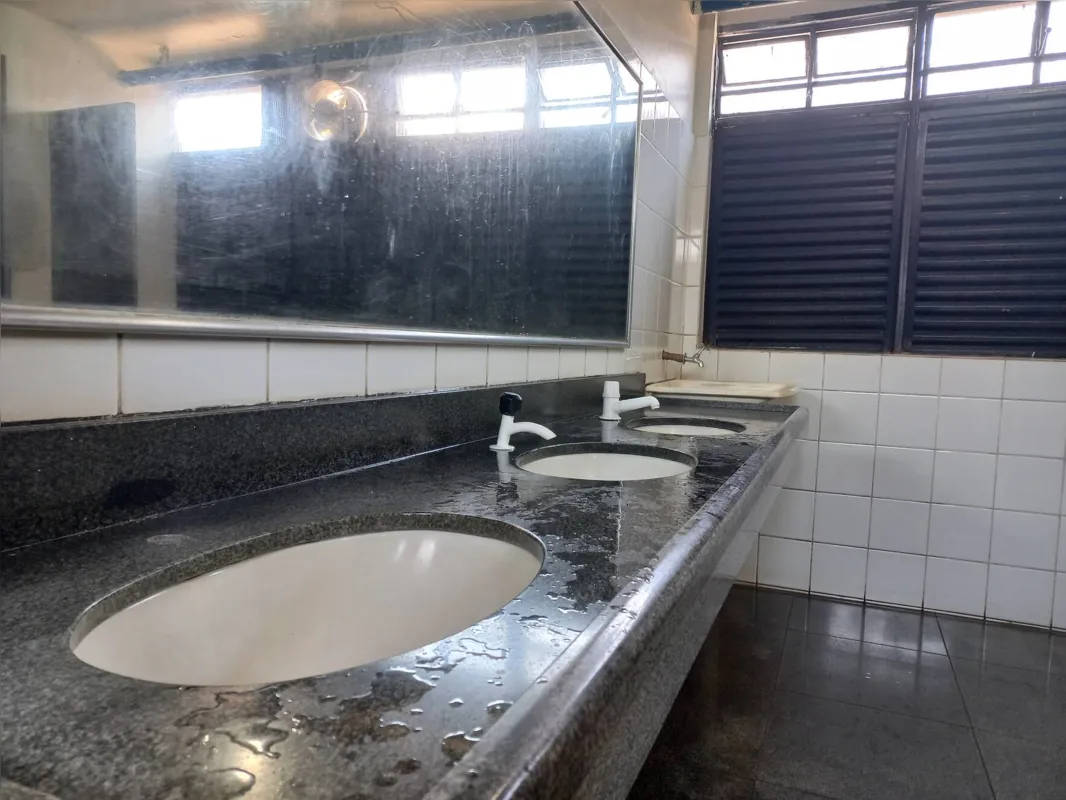 Todos os banheiros serão reformados: atual situação é alvo de críticas