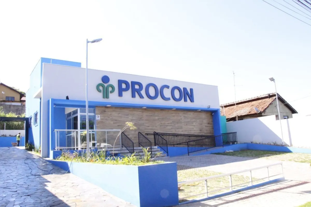 O Procon de Arapongas realizou nesta segunda-feira (17) uma pesquisa de preços em laboratórios e farmácias que realizam exames para o diagnóstico da Covid-19 e também para a Influenza.