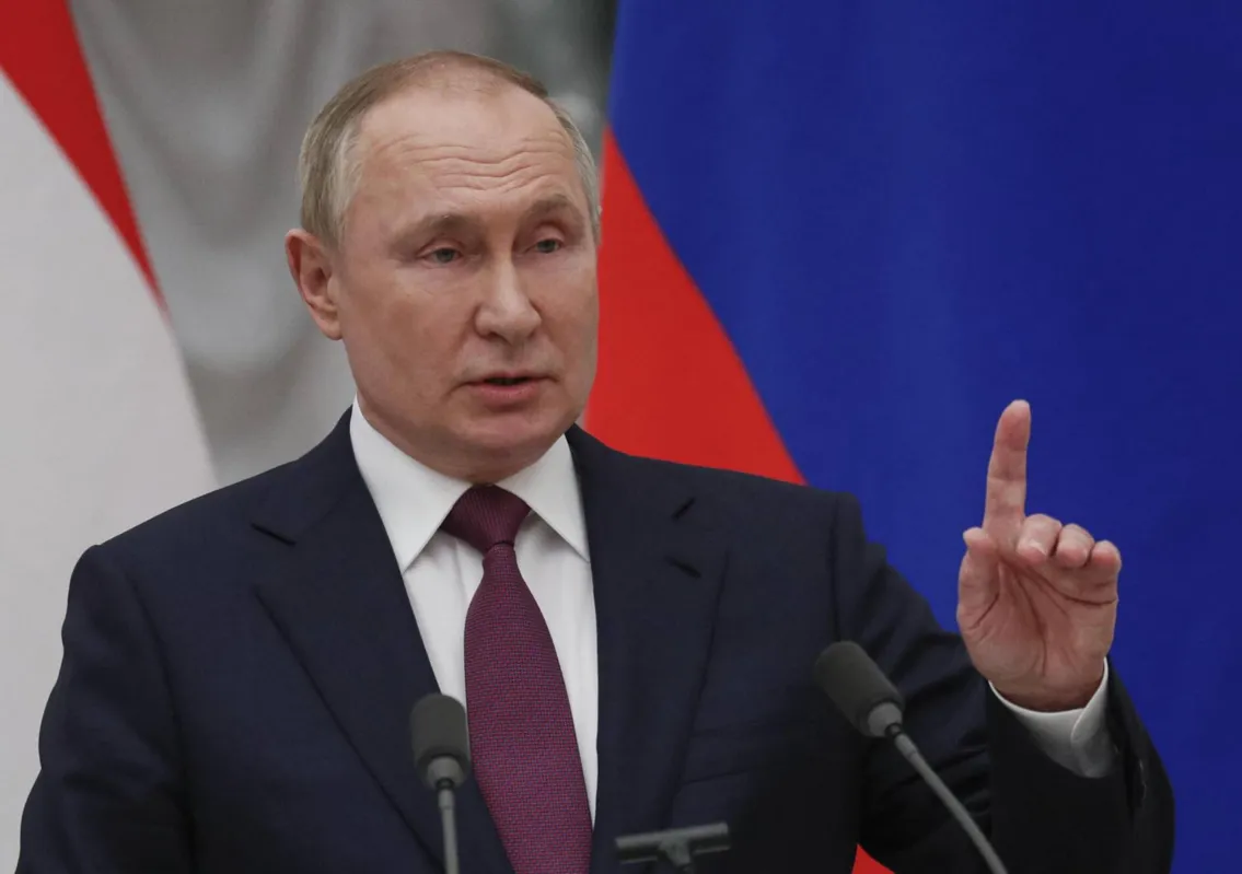 Montado numa poderosa indústria de petróleo e gás, Putin moldou o arcabouço político e firmou-se como um czar, sobrevoando as disputas intestinas da Rússia