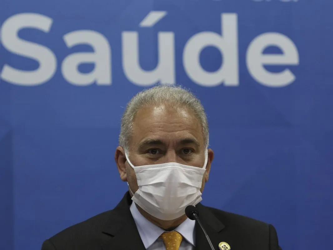 Imagem ilustrativa da imagem Queiroga alimenta discurso antivacina de Bolsonaro
