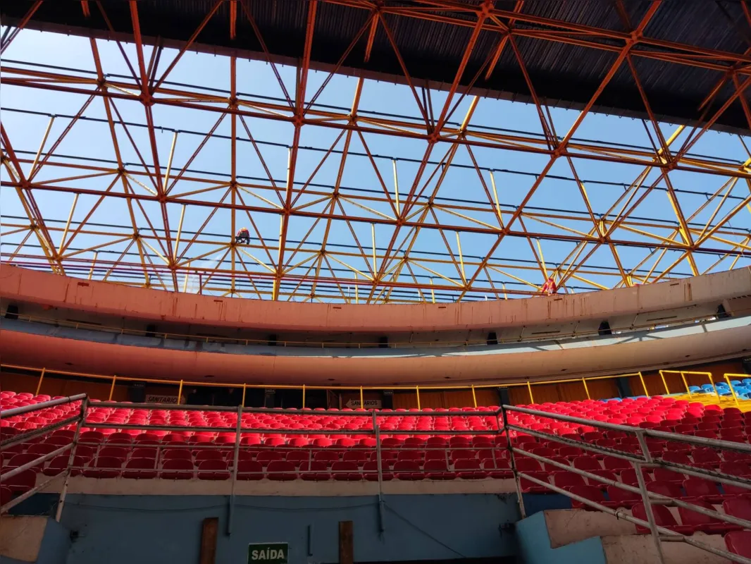 O telhado é o principal ponto de reforma das obras da parte interna do ginásio Moringão
