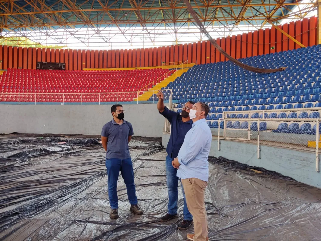Secretário municipal de Planejamento, Orçamento e Tecnologia, Marcelo Canhada, esteve vistoriando as obras no Moringão