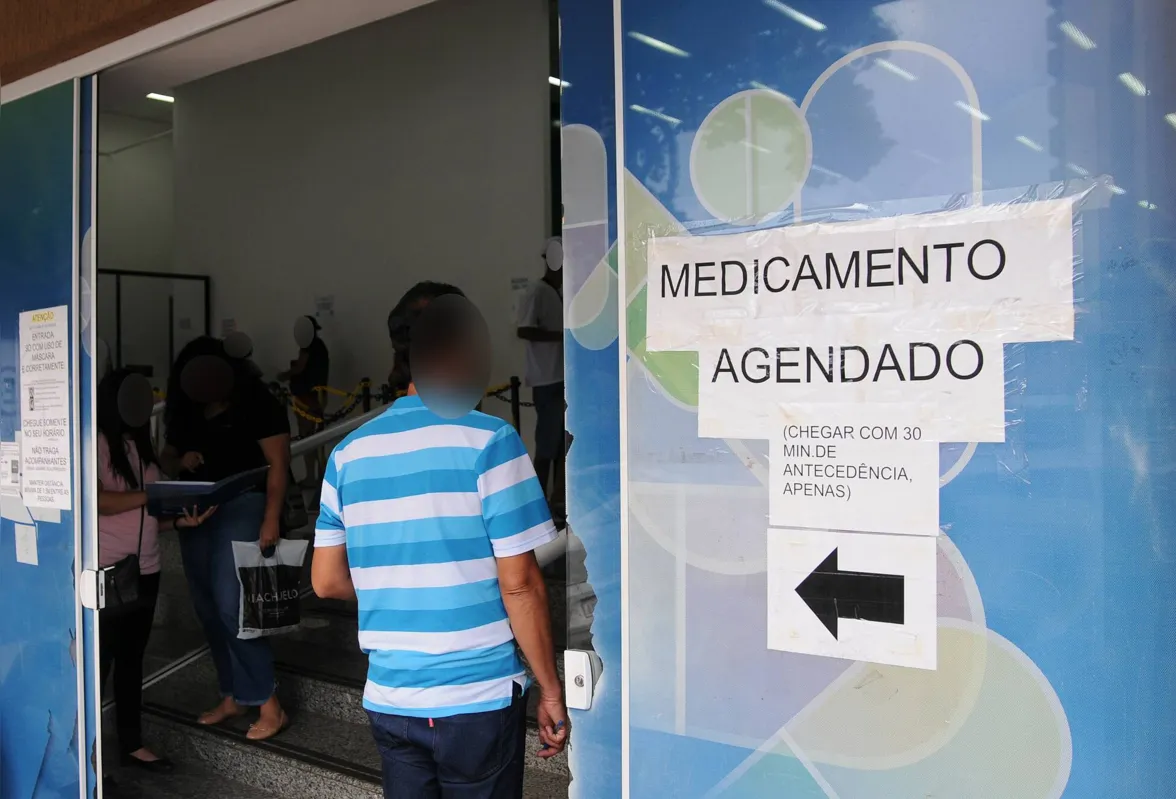 Farmácia da Regional de Saúde em Londrina: estado fornece gratuitamente medicação para tratamento de mais de 90 tipos de doenças