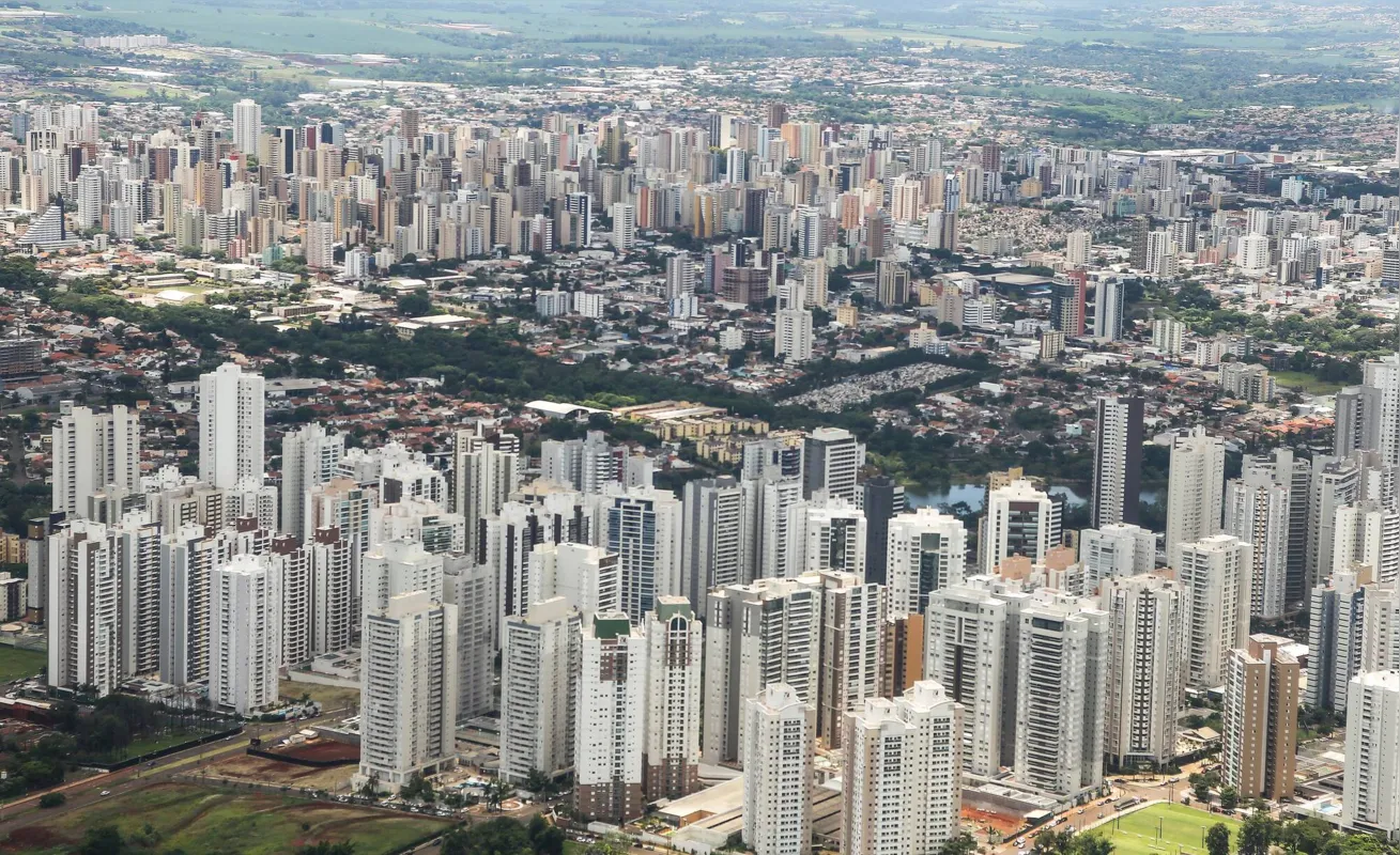 vista aerea da cidade de londrina feitas no dia da comemoracao aos 79 anos do aeroclube de londrina. foto roberto custodio - folha de londrina - 26/01/2020