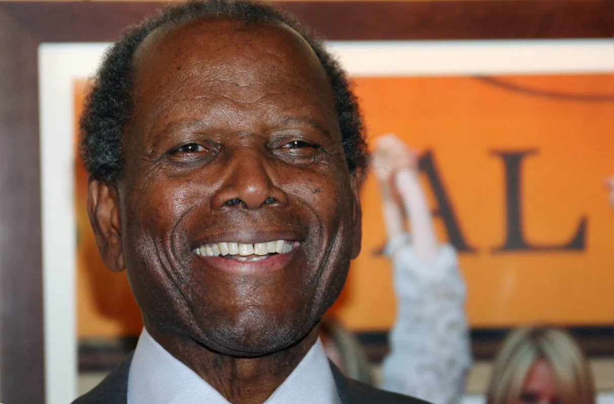 Sidney Poitier, que morreu aos 94 anos, foi o primeiro ator negro a ganhar um Oscar por sua atuação em "Uma Voz nas Sobras", de 1964