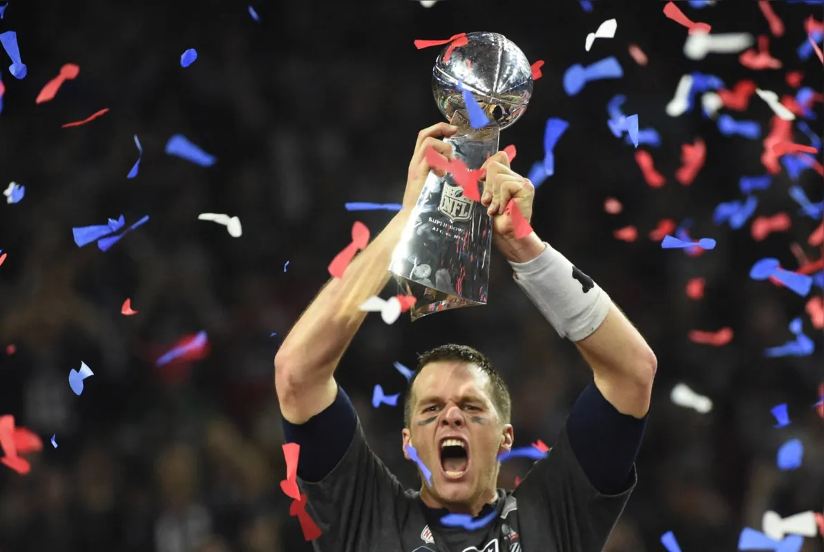 Imagem ilustrativa da imagem Tom Brady confirma aposentadoria da NFL após 22 temporadas e 7 títulos