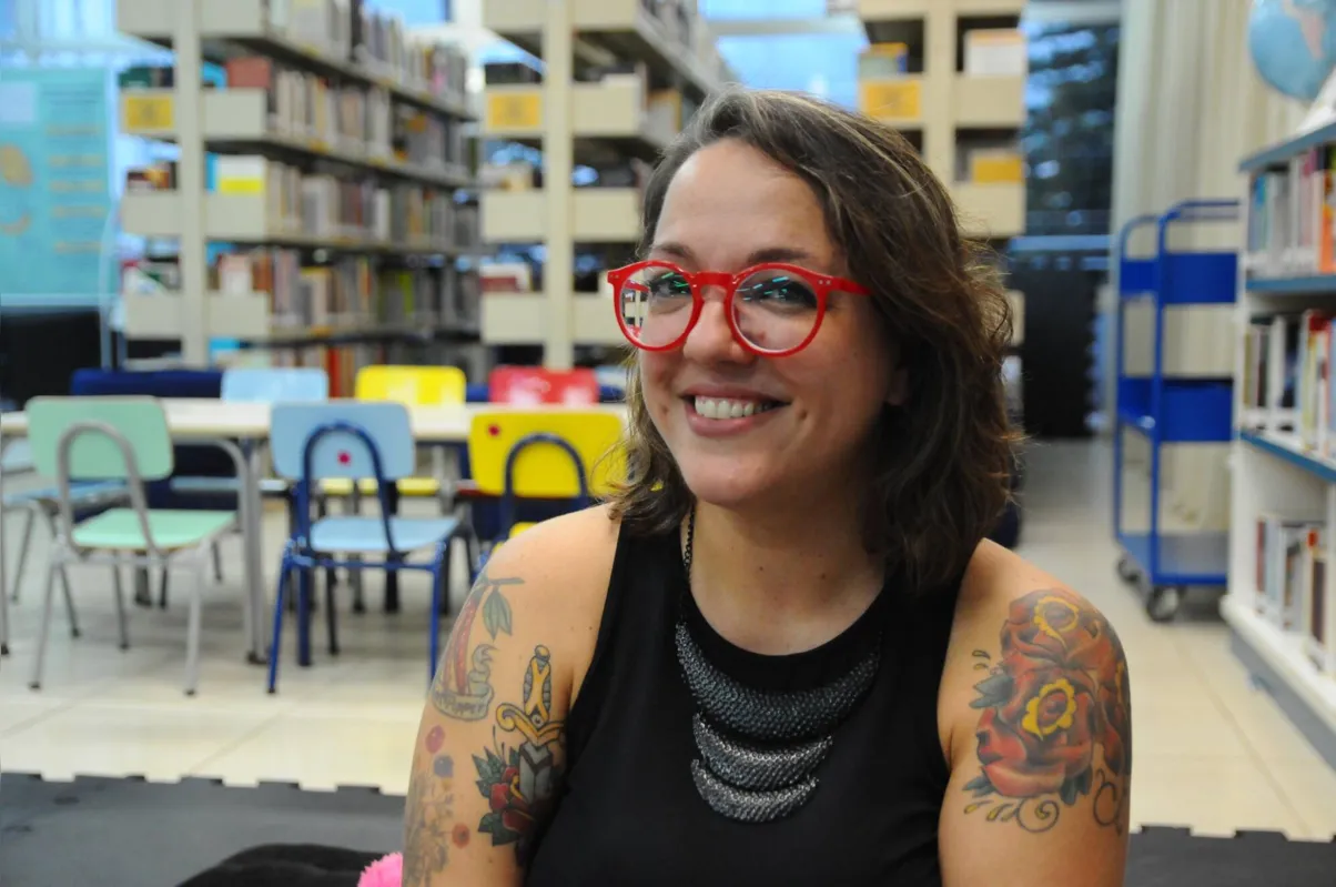 Samantha Abreu, escritora e agente cultural do Sesc: “Os participantes dos clubes leem, em média, 12 livros por ano"