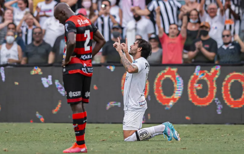 Ricardo Goulart comemora seu gol durante jogo entre Santos e Ituano