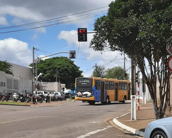 Imagem ilustrativa da imagem 55% da frota de ônibus voltam a circular em Londrina, afirma CMTU