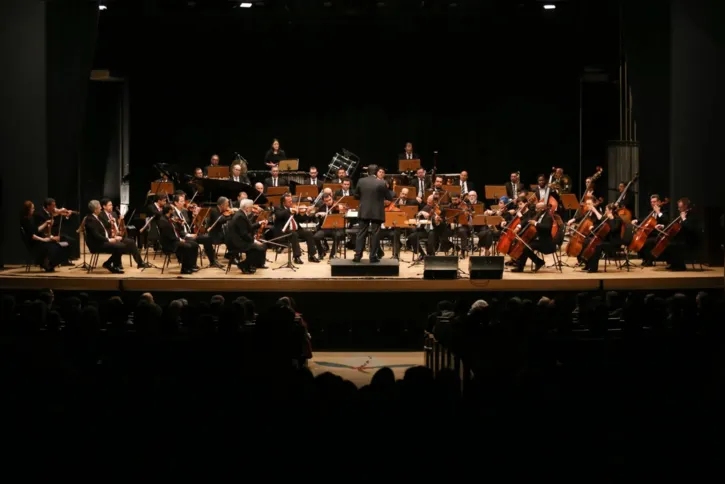 Concerto desta quinta-feira (10) marca a retomada das temporadas da Osuel, o repertório traz peças barrocas de Stözel e Vivaldi, uma sinfonia de Beethoven e uma peça de Bernstein
