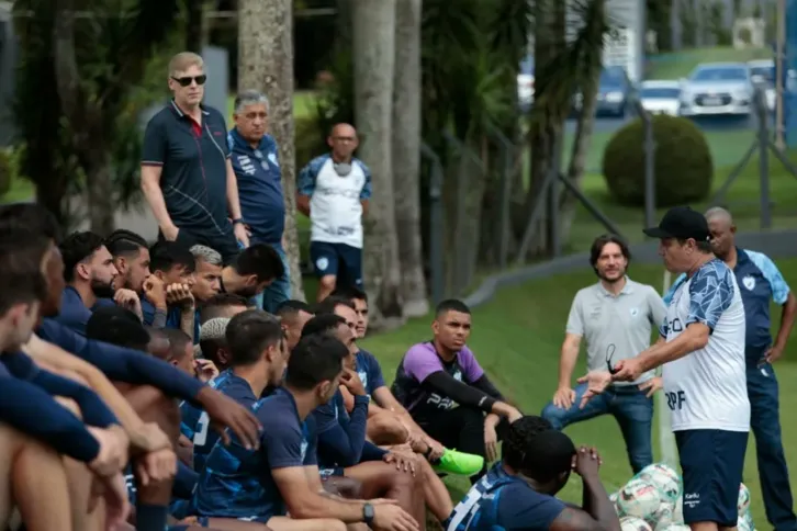 O técnico Adilson Batista iniciou nesta terça-feira o seu trabalho no comando do Londrina