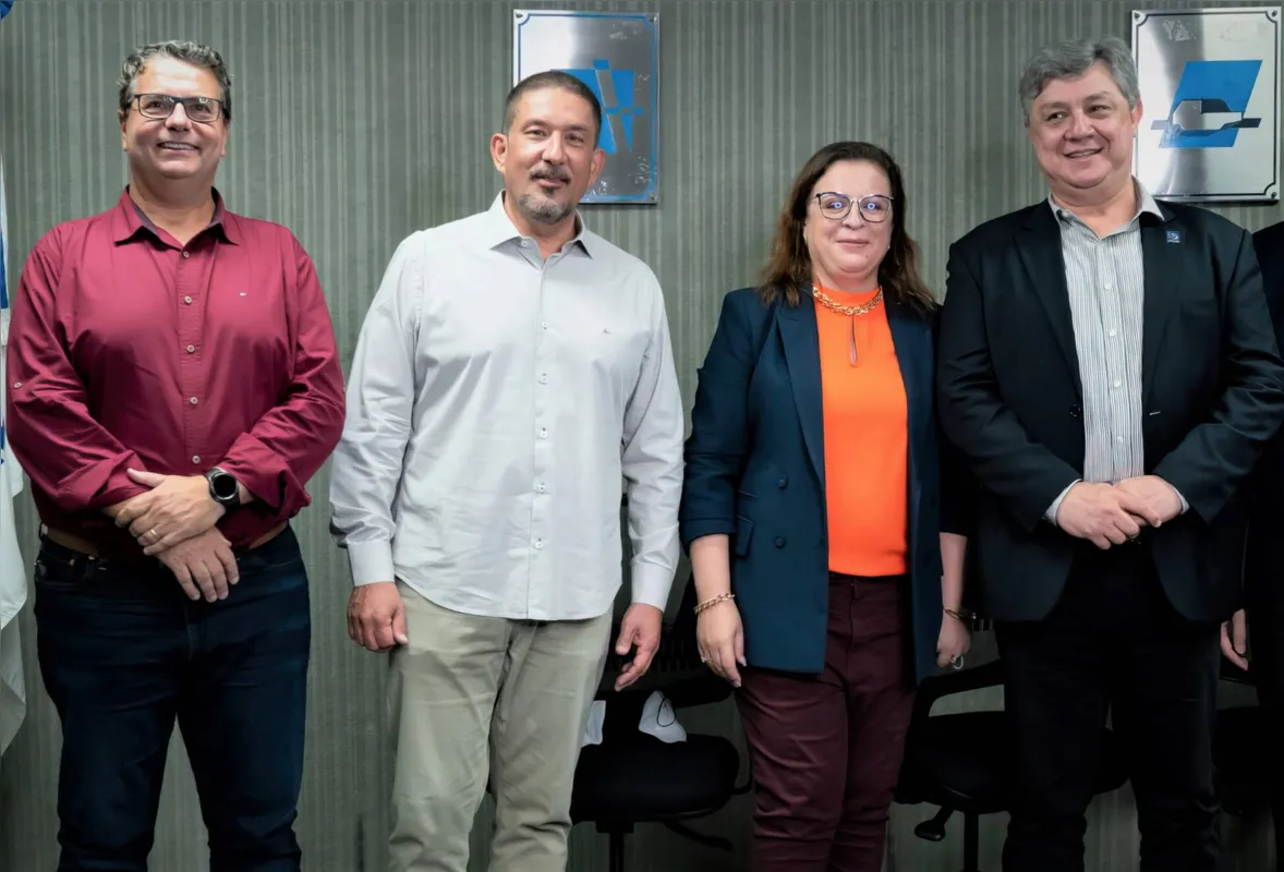 Lupercio Luppi (pró-reitor de Graduação), Helton Genare da Silva (vice-presidente do CEAL), Carolina Alvim (coordenadora de Engenharias) e Brazil Versoza (diretor de Crea).