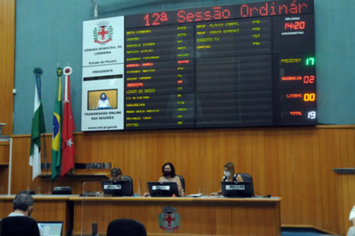 Os vereadores e as vereadoras de Londrina reuniram-se na tarde desta quinta-feira (10) para a 12ª sessão ordinária de 2022.
